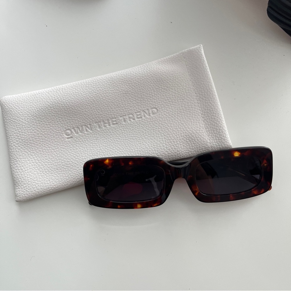 Own The Trend -brown tortoise print rectangle sunglasses